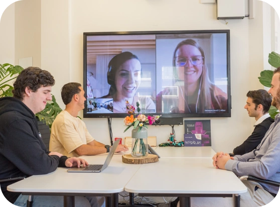 Mask group - 2025-04-23T163501.464 IT-ondersteuning voor professionele dienstverleners